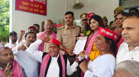 Kaushambi News: सपा सांसद डिंपल यादव पर अभद्र टिप्पणी के विरोध में सपा महिला सभा ने किया प्रदर्शन, गिरफ्तारी की मांग Kaushambi News: सपा सांसद डिंपल यादव पर अभद्र टिप्पणी के विरोध में सपा महिला सभा ने किया प्रदर्शन, गिरफ्तारी की मांग