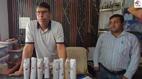 Bulandshahr News: सिंथेटिक मिल्क केमिकल किंग के ठिकाने पर एफडीए का छापा, दूध बनाने वाले केमिकल की खेप पकड़ी, लिए सैंपल