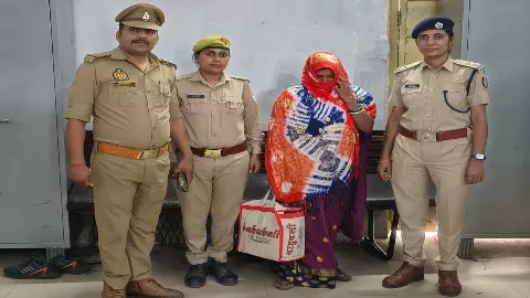Chandauli News: DDU जंक्शन पर महिला शराब तस्कर गिरफ्तार: बिहार ले जा रही थी भारी मात्रा में अवैध शराब Chandauli News: DDU जंक्शन पर महिला शराब तस्कर गिरफ्तार: बिहार ले जा रही थी भारी मात्रा में अवैध शराब