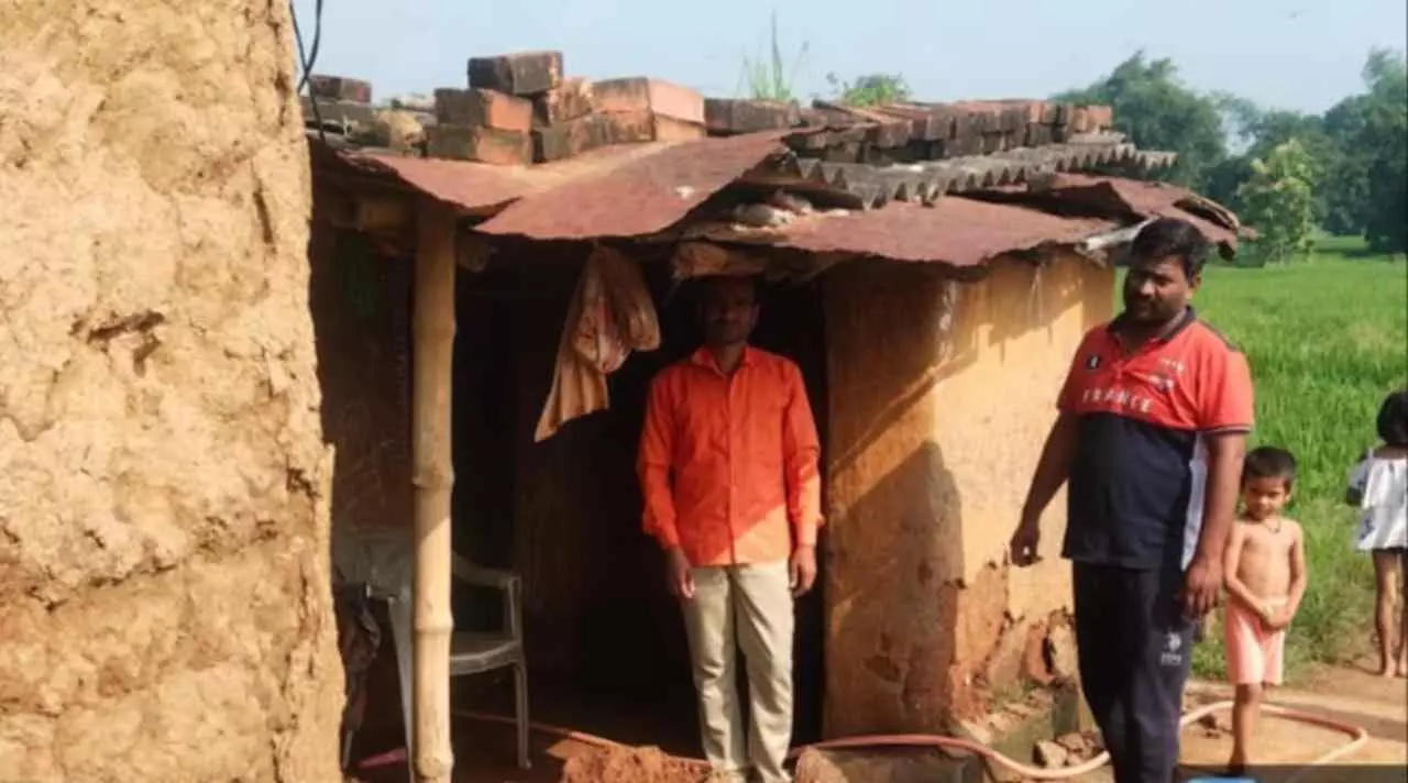 Chandauli News: नौगढ़ में सरकारी उपेक्षा का दंश, आपदा पीड़ित बेघर, इंतज़ार कब तक?