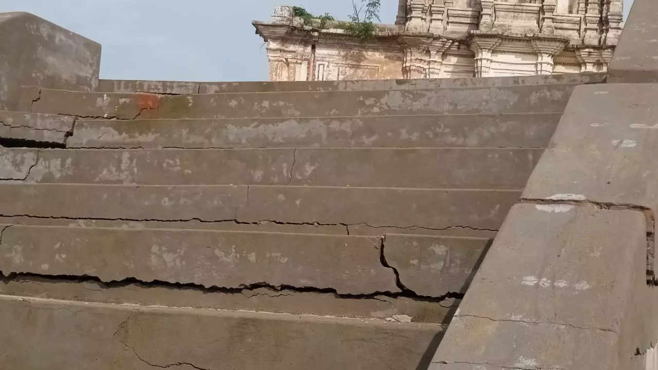 Jaunpur News: तालाब खुदाई में भ्रष्टाचार! बदलापुर के मल्लूपुर ग्राम पंचायत में लघु सिंचाई विभाग की कार्यशैली पर उठे सवाल