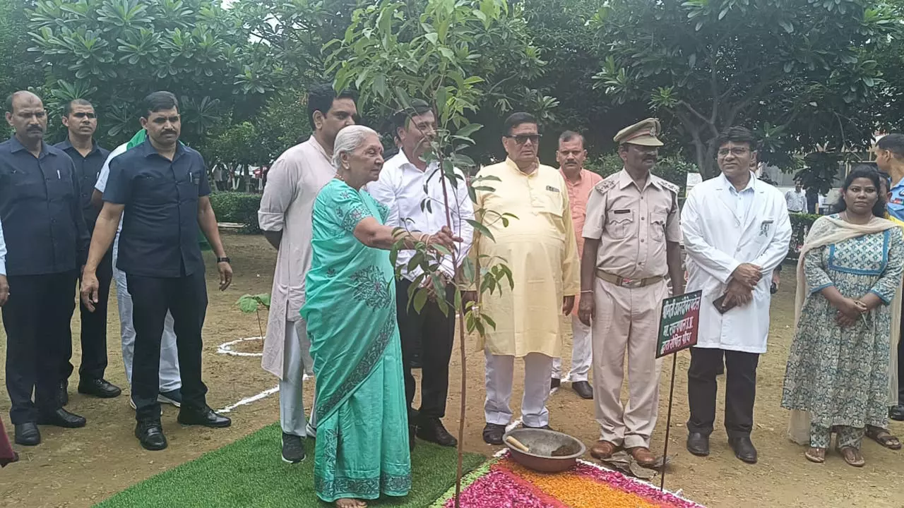 Kannauj News: आंगनवाड़ी कार्यकत्रियों को सम्मानित करने कन्नौज पहुंची राज्यपाल आनंदी बेन पटेल