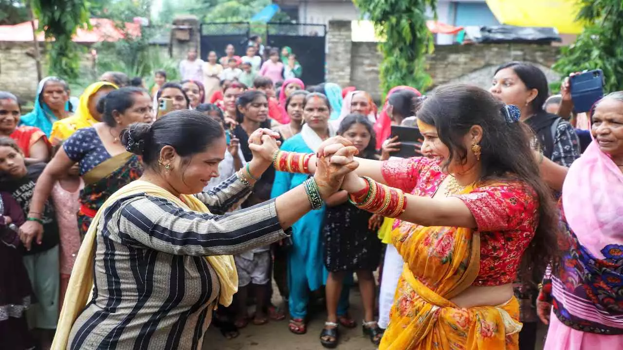 जहां मर्दों की एंट्री बैन है, वहां औरतों ने मचाया दंगल! लखनऊ के गांव में हुआ अनोखा ‘हापा’, चित हुई एक नहीं कई पहलवाननियां