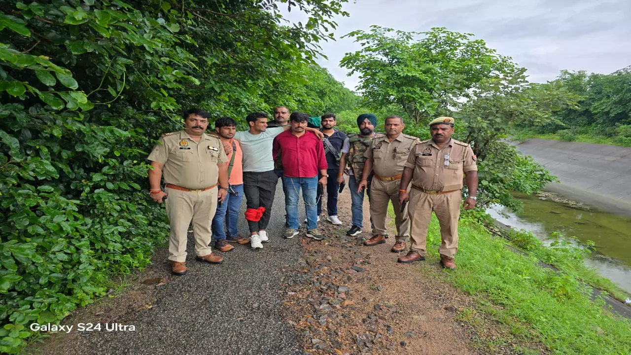 Jhansi News: बैट्री चोर गिरोह से पुलिस की मुठभेड़, एक बदमाश घायल