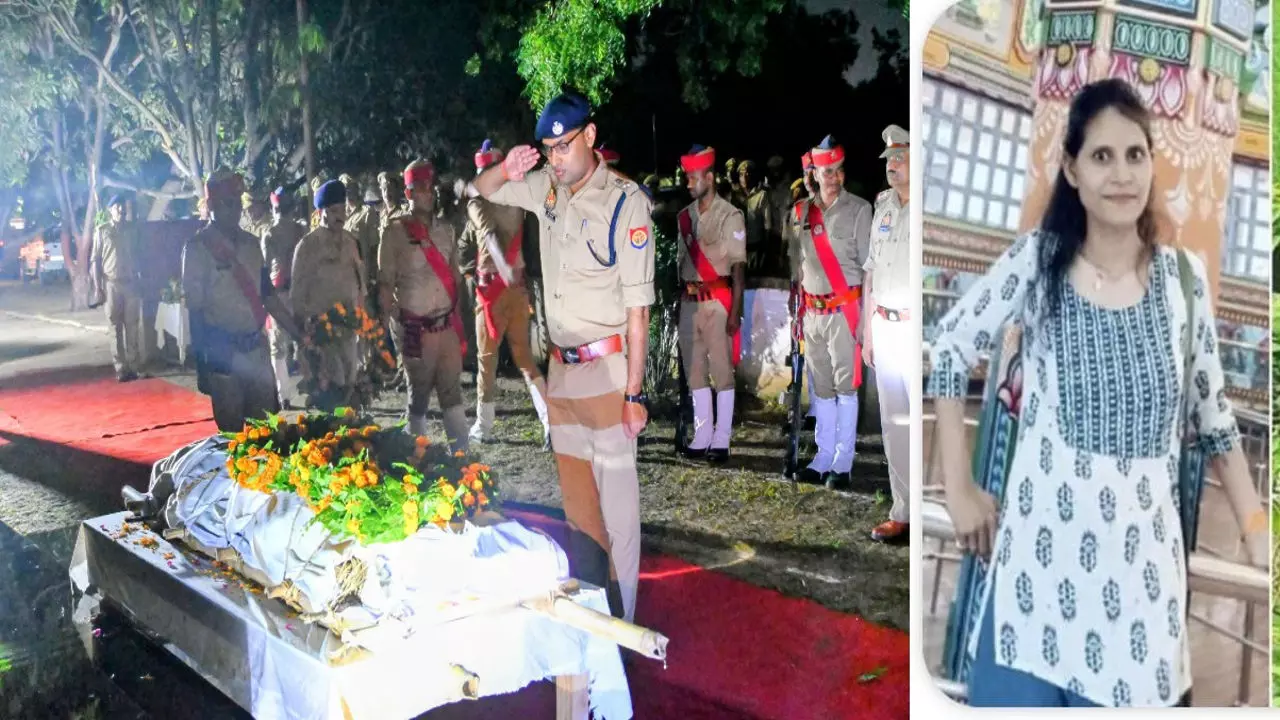Barabanki News: मृतका सिपाही विमलेश का बाराबंकी में किया गया अंतिम संस्कार, आईजी और एसपी ने अर्थी को दिया कंधा Barabanki News: मृतका सिपाही विमलेश का बाराबंकी में किया गया अंतिम संस्कार, आईजी और एसपी ने अर्थी को दिया कंधा