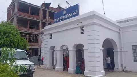 Basti News: बस्ती में पिता की हत्या के आरोपियों की गिरफ्तारी की मांग, एसपी से मिला पीड़ित परिवार Basti News: बस्ती में पिता की हत्या के आरोपियों की गिरफ्तारी की मांग, एसपी से मिला पीड़ित परिवार