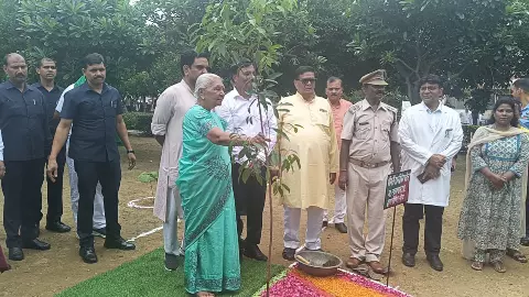 Kannauj News: आंगनवाड़ी कार्यकत्रियों को सम्मानित करने कन्नौज पहुंची राज्यपाल आनंदी बेन पटेल