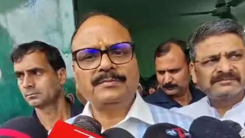 Moradabad News: स्वास्थ्य मंत्री ब्रजेश पाठक नहीं पहुंचे जिला अस्पताल, घंटों इंतजार करते रहे अस्पताल कर्मी Moradabad News: स्वास्थ्य मंत्री ब्रजेश पाठक नहीं पहुंचे जिला अस्पताल, घंटों इंतजार करते रहे अस्पताल कर्मी
