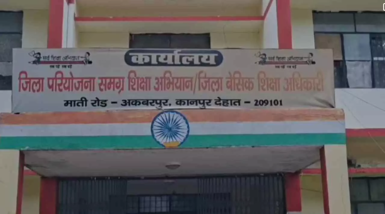 Kanpur Dehat News: उत्तर प्रदेश के सरकारी स्कूलों की जर्जर हालत: कानपुर देहात के चिराना गांव का प्राथमिक विद्यालय