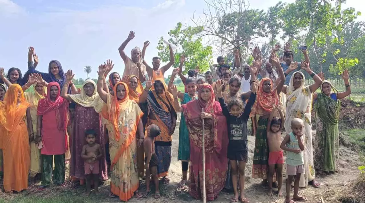 Bahraich News: बहराइच में नहर विभाग के खिलाफ ग्रामीणों का प्रदर्शन