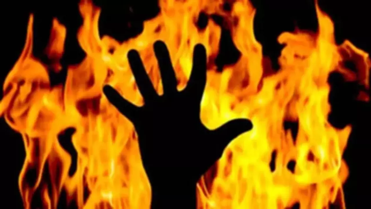 Bihar Crime News: बिहार में जंगलराज! दबंगों ने घर में घुसकर दो मासूमों को जिंदा जलाया, इलाके में फैली सनसनी