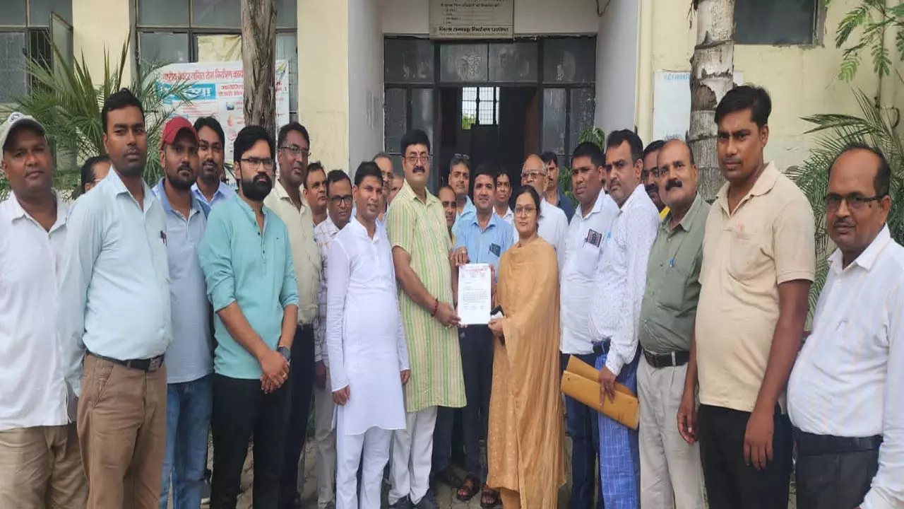 Uttar Pradesh Secondary Teachers Union stage sit-in at District School Inspectors Office