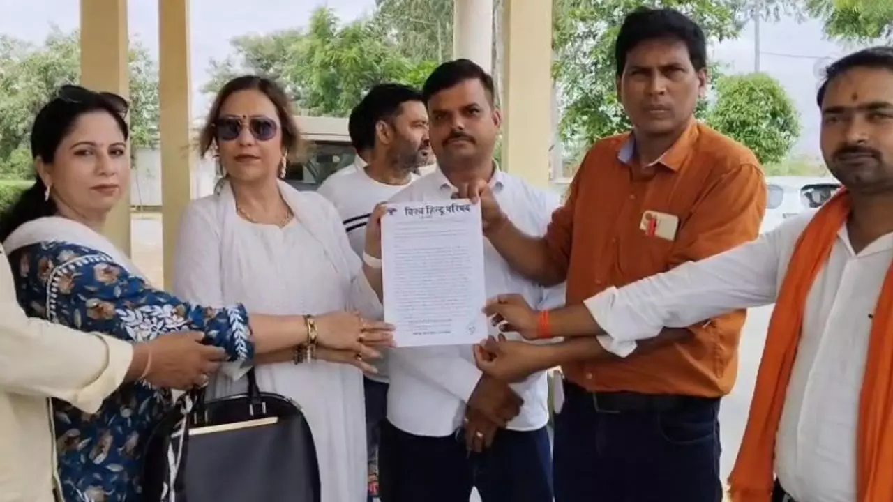 Chandauli News: मदरसे निर्माण के दौरान मिले शिवलिंग मामले में नया मोड़, विश्व हिंदू परिषद ने की यह मांग