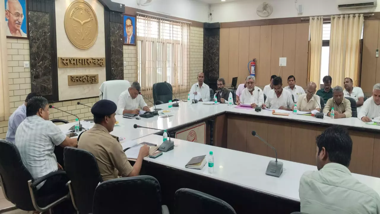 Hapur News: व्यापार बंधु बैठक में उठे व्यापारियों के अहम मुद्दे, सीडीओ ने दिए त्वरित समाधान के निर्देश