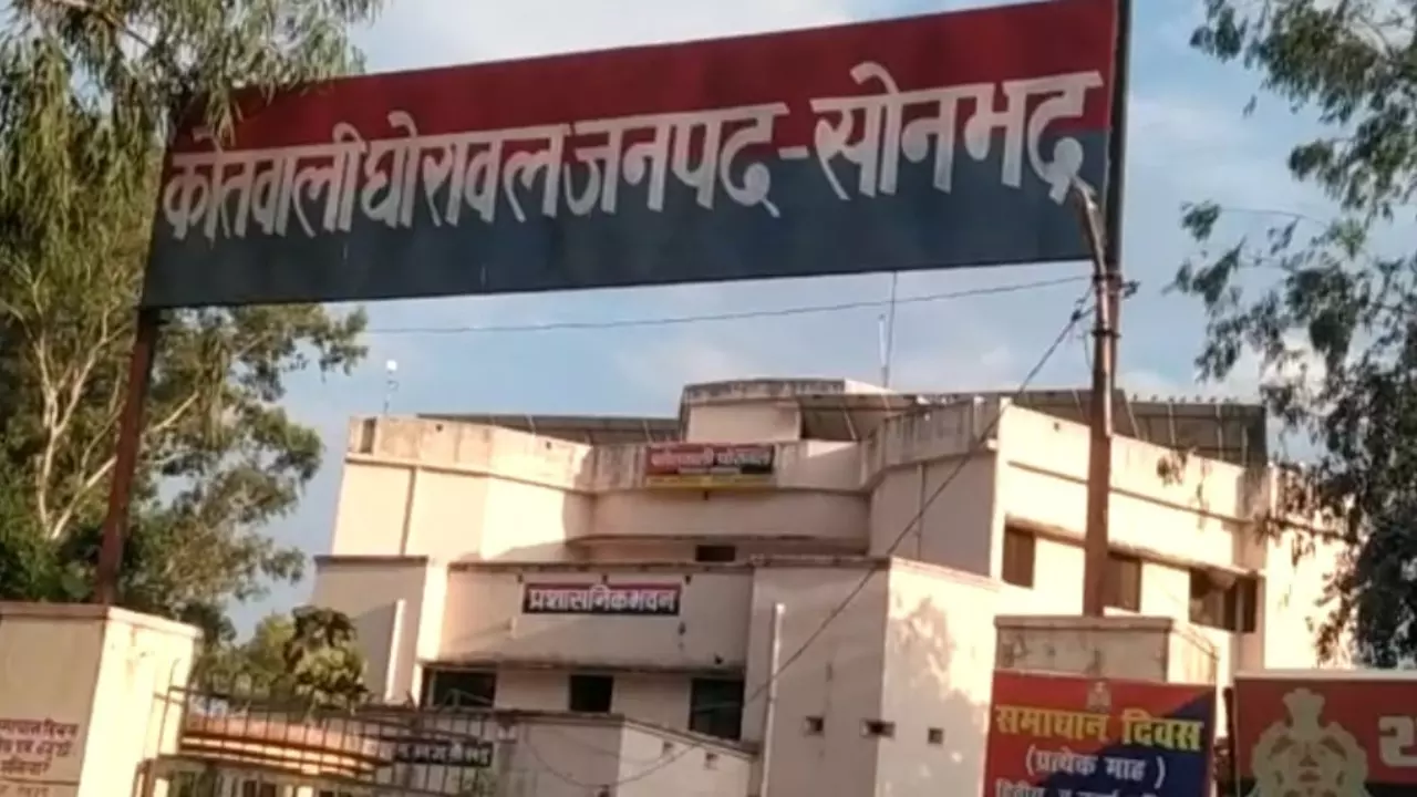 Sonbhadra News: यूपी-एमपी सीमा एरिया में गिट्टी-बालू तस्करी को संरक्षण दे रहे कुछ पुलिसकर्मी, भ्रष्टाचार निवारण संगठन ने की एसपी से शिकायत