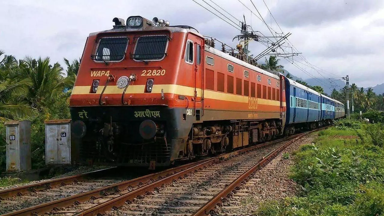 Chandauli News: रेलवे यात्रियों के लिए खुशखबरी! 5 स्पेशल ट्रेनों की सेवा अवधि बढ़ी