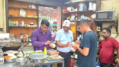 Jhansi News: सिल्वर स्पून रेस्टोंरेंट, सदर बाजार पर एफडीए ने मारा छापा