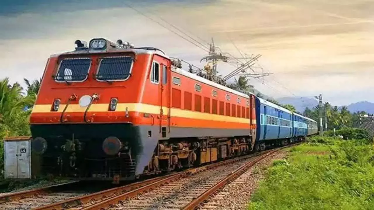Chandauli News: रेल यात्रियों को बड़ी राहत:20 जोड़ी स्पेशल ट्रेनों की सेवा अब 30 सितंबर तक