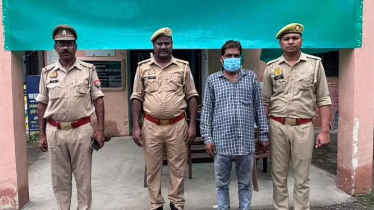 Hardoi News: ईनामी व वांछित अभियुक्त को पुलिस ने किया गिरफ्तार, जनपद में चोरी की घटनाओं में चल रहा था फ़रार