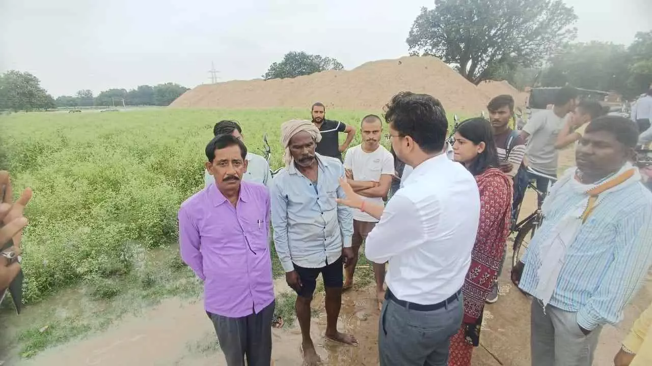 Chitrakoot News:  यमुना का जल स्तर बढ़ा, राजापुर तिहार क्षेत्र के दर्जनों गांव बाढ़ से प्रभावित ,राजापुर कमासिन मार्ग अवरुद्ध