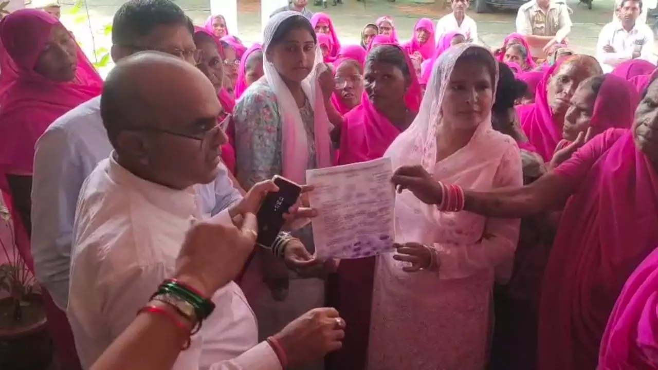 Pink Gang Protests Over Humiliation Of Women MPs, Memorandum Sent To The President