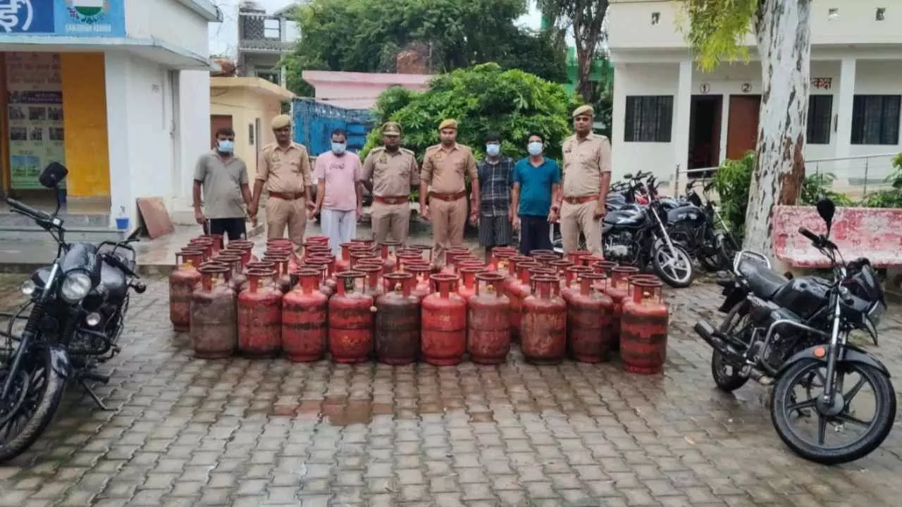 Hardoi News: सीज गोदाम से सिलेंडर चोरी का खुलासा, चार आरोपी गिरफ्तार, 64 गैस सिलेंडर बरामद