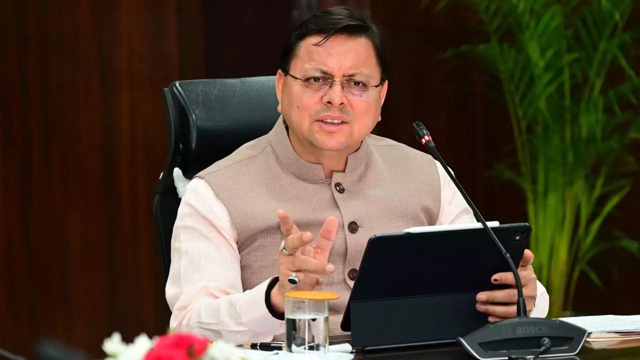 विकास में नहीं चलेगी लापरवाही, सीएम धामी ने दिए अधिकारियों को निर्देश, कहा-विधायक-अधिकारियों में हो सतत संवाद