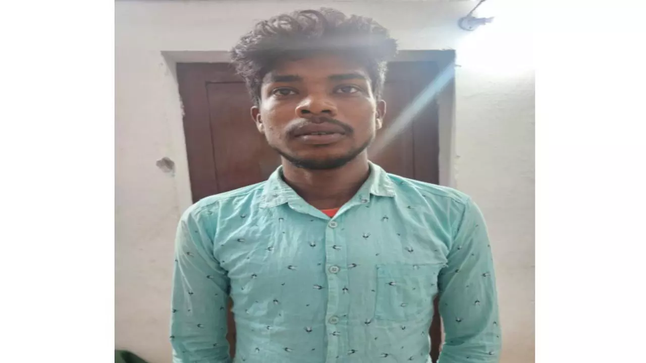 Meerut News: सोना बना धोखा: सुनार के भेष में ठग निकला लम्बू, एक साल बाद बंगाल से गिरफ्तार