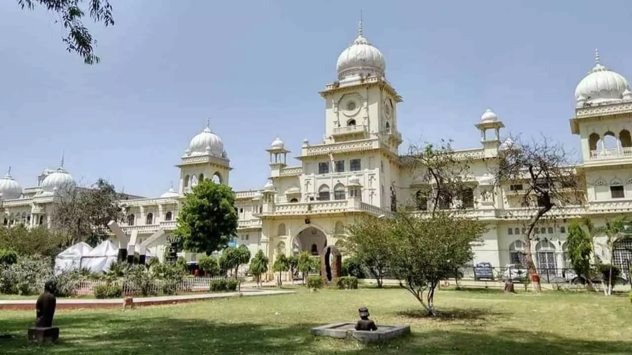 लखनऊ विश्वविद्यालय को सरकारी विश्वविद्यालयों की 2025 रैंकिंग में 11वां स्थान, पिछले साल के मुकाबले तीन पायदान की छलांग