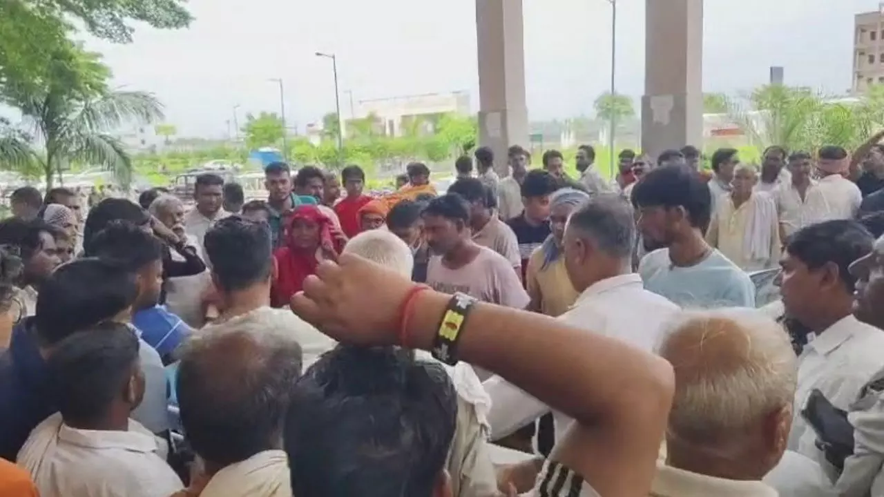 Mathura News: पैसों के विवाद में युवक ने दोस्त को मारी गोली, मदद करने आए किसान को भी बनाया निशाना