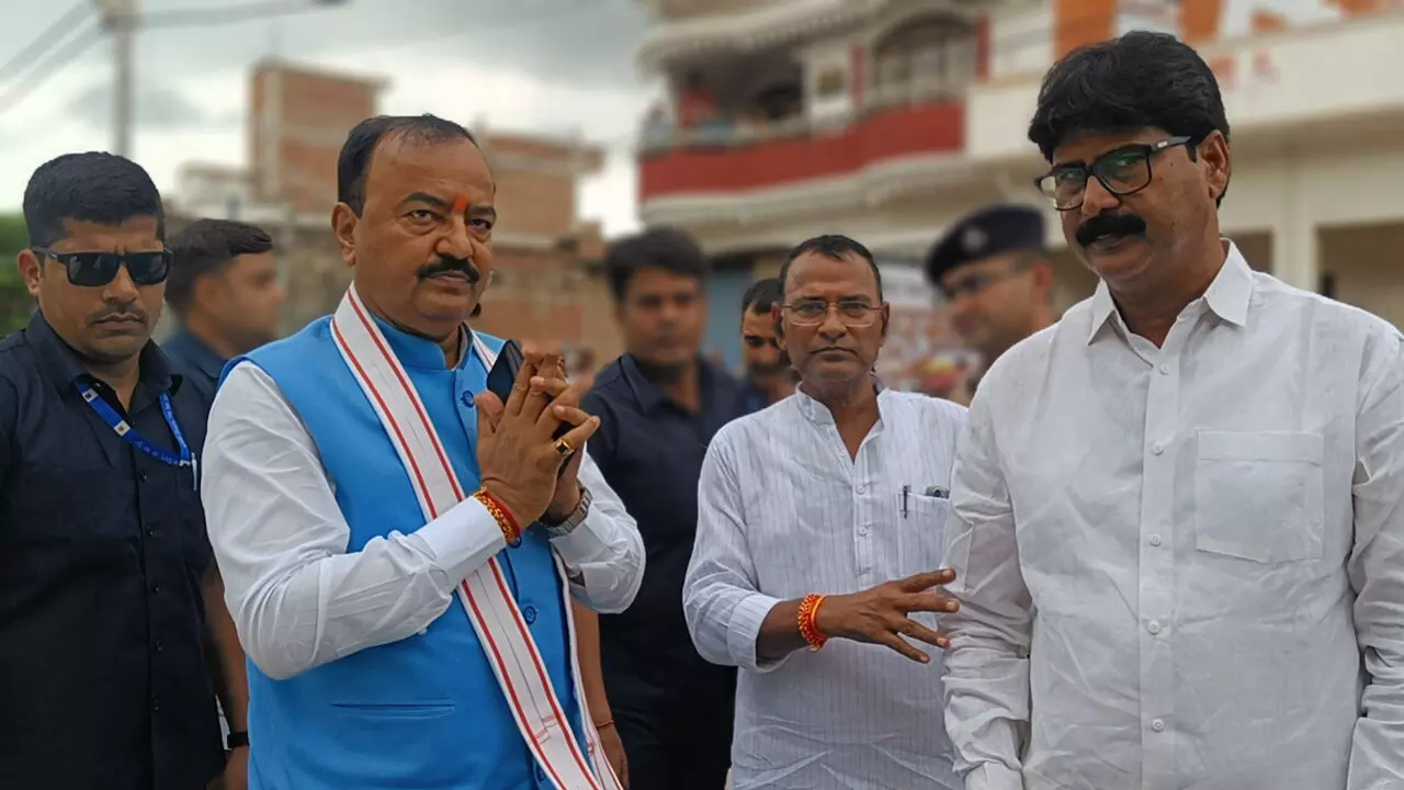 Chandauli News: डिप्टी सीएम केशव मौर्य का विपक्ष पर बड़ा हमला, राहुल गांधी समेत नेताओं को बताया अर्बन नक्सली