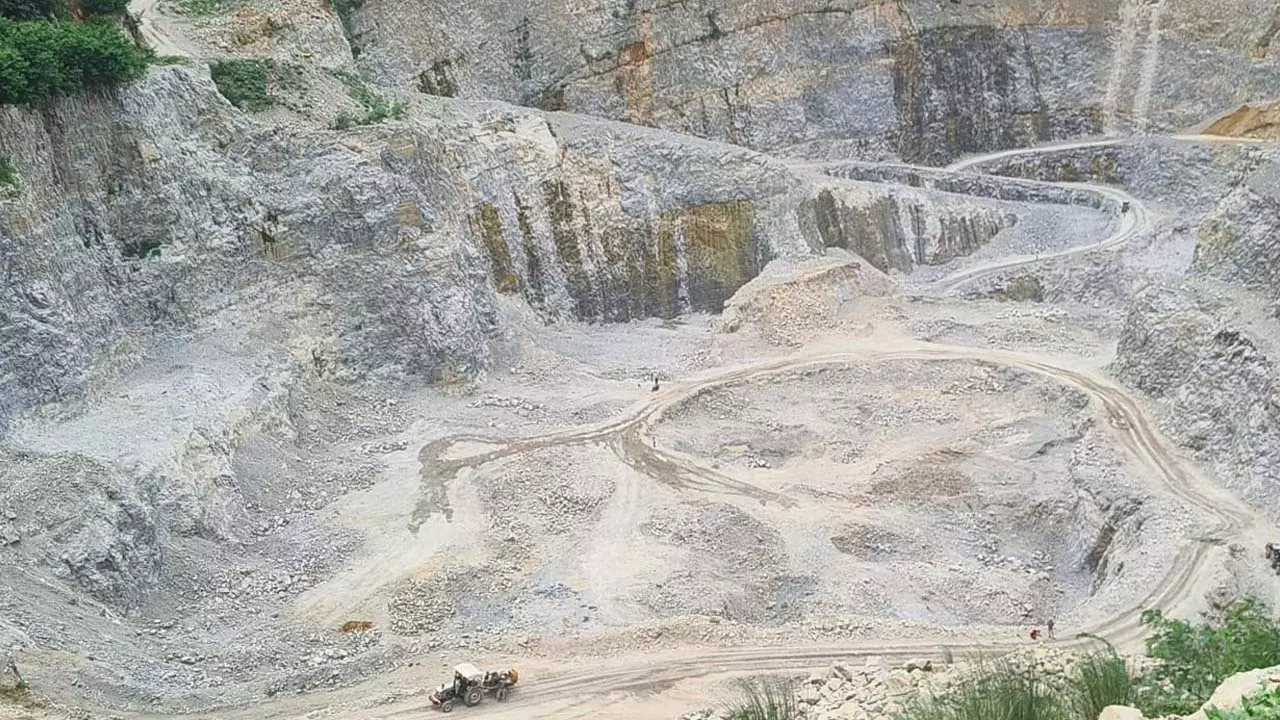 Tipper driver thrown disaster spill in deep quarry, killed after hit by rock falling from height