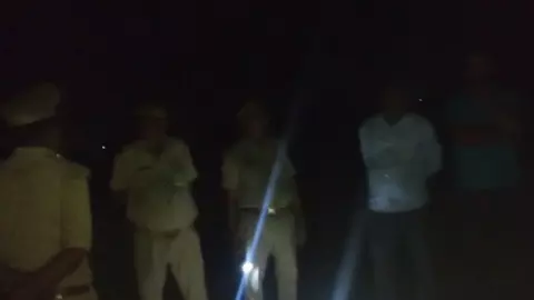 Raebareli News: तेंदुए की अफवाहों से बछरावाँ क्षेत्र में हड़कंप, वन विभाग ने दी सफाई, कॉम्बिंग जारी Raebareli News: तेंदुए की अफवाहों से बछरावाँ क्षेत्र में हड़कंप, वन विभाग ने दी सफाई, कॉम्बिंग जारी