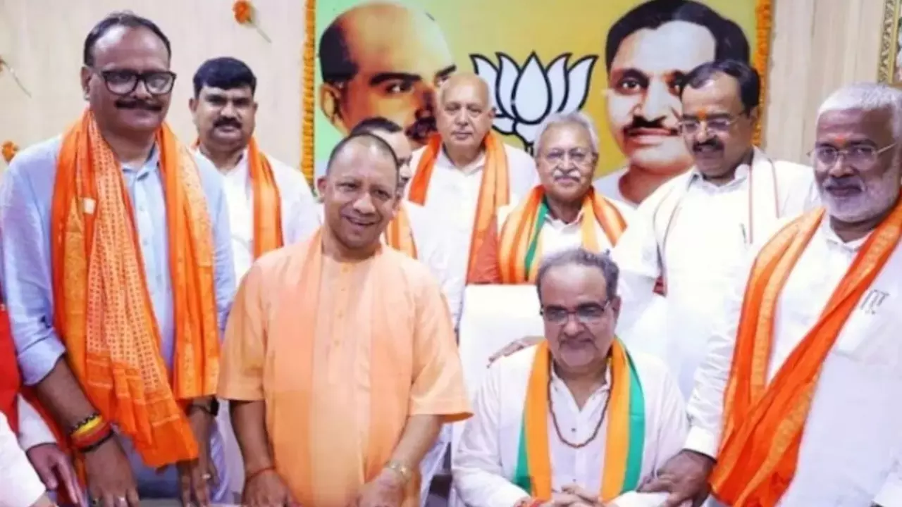 UP BJP News:  भाजपा ने आज लखनऊ में बुलाई बड़ी बैठक, आगामी कार्यक्रमों की रणनीति पर होगी चर्चा