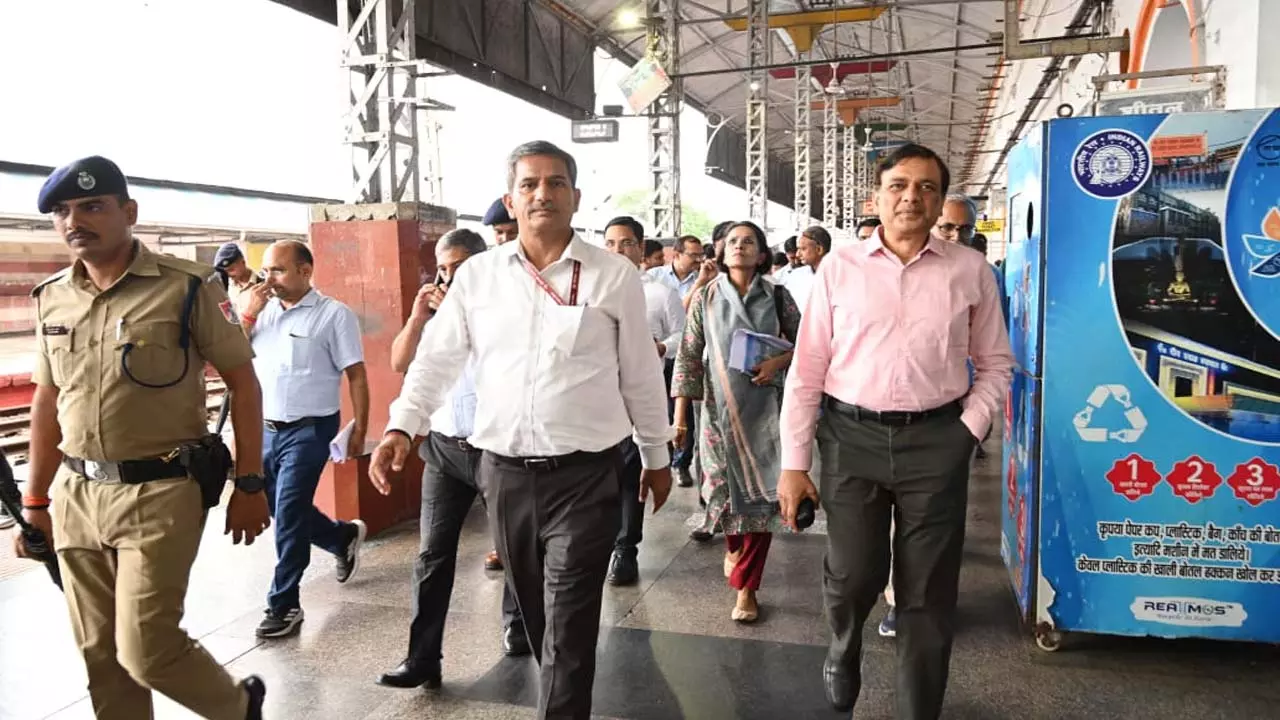 General Manager of East Central Railway inspected many important railway sections including DDU