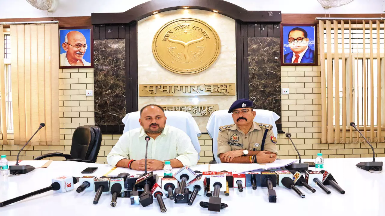 Hapur News: हापुड़ में ड्रोन उड़ाने पर पूर्ण प्रतिबंध: अफवाह फैलाने और हिंसा करने वालों पर होगी सख्त कार्रवाई