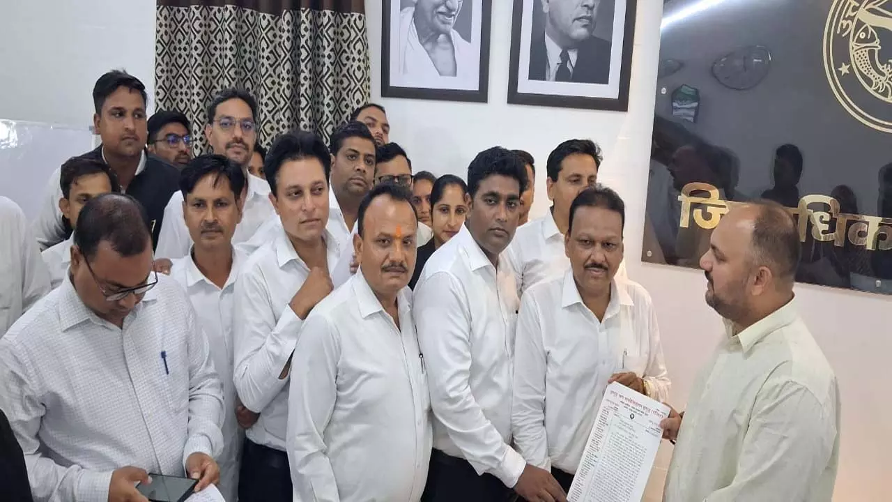 Advocates strike demanding high court bench in Hapur, judicial work comes to a complete standstill
