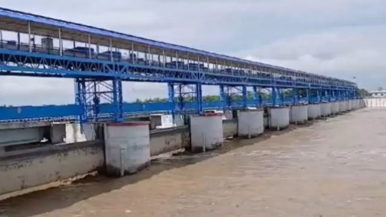 Shravasti News: तराई में मूसलधार बारिश से किसानों को राहत, पर बाढ़ का खतरा भी बढ़ा