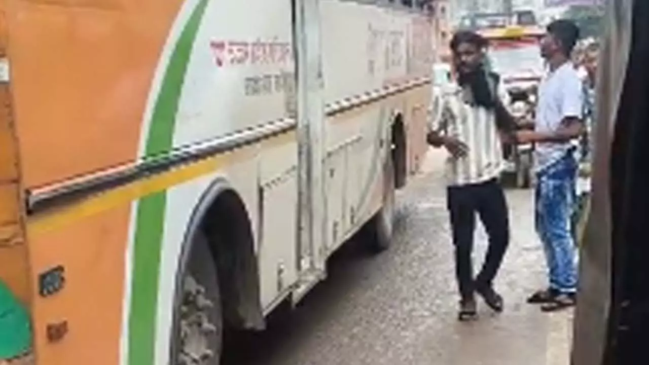 Jeb Kati of Mahaj 5 meters away from Kotwali, video viral, questions raised on police