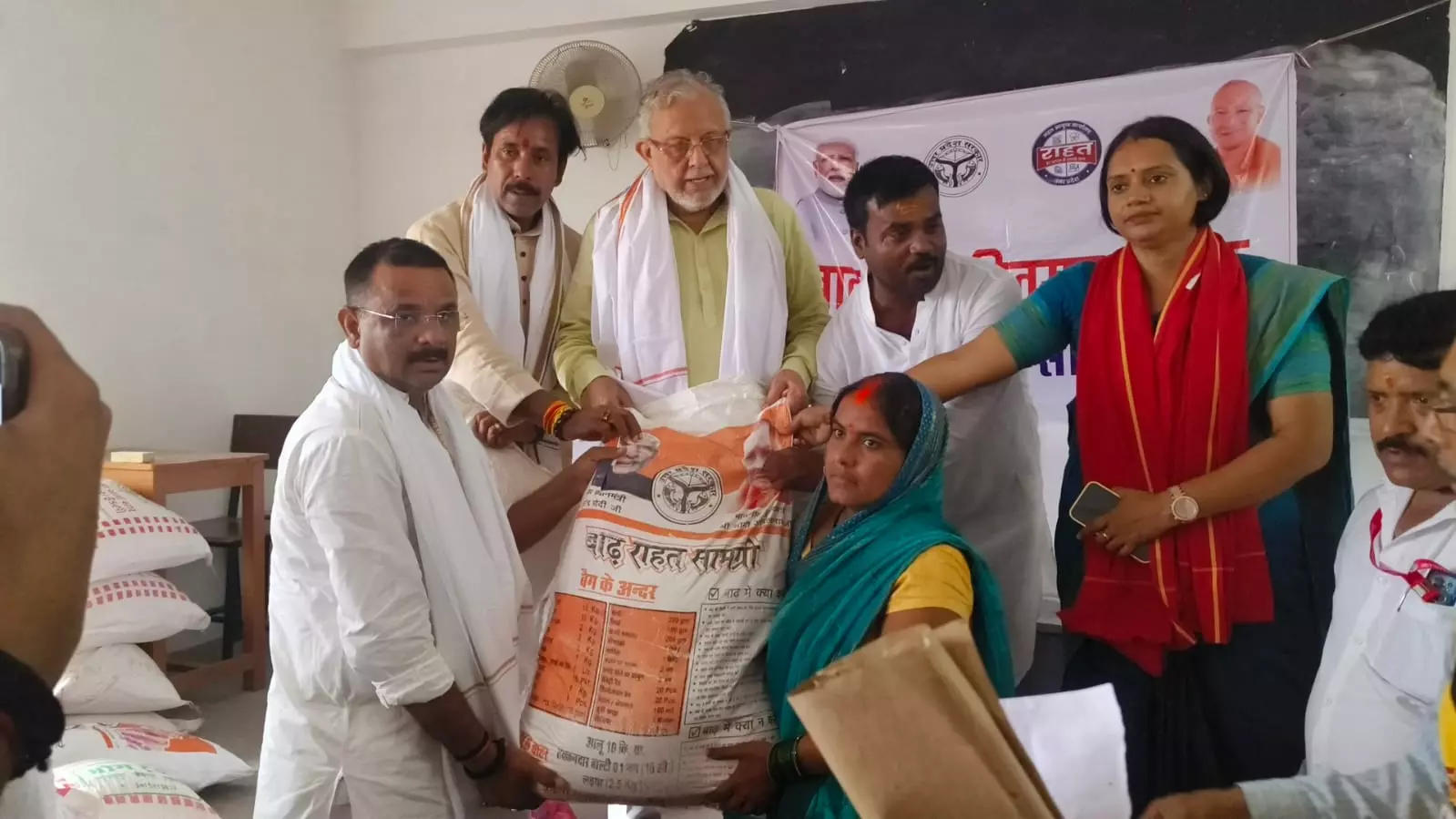 Varanasi News: बाढ़ प्रभावितों को हर स्तर पर मिले राहत, जरूरतमंदों को न हो कोई असुविधा: प्रभारी मंत्री सुरेश खन्ना