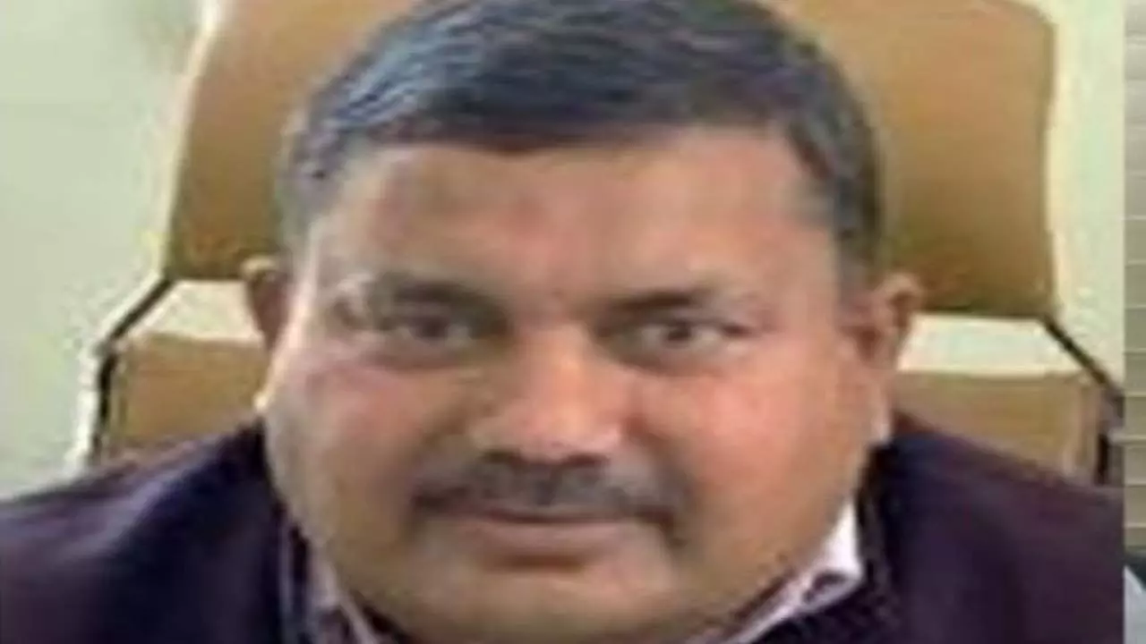 Government takes notice of complaints of female doctor, Etta Medical College gets new principal