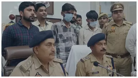 Jalaun News: पुलिस ने 56 किलो अवैध गांजा के साथ दो तस्कर गिरफ्तार, कार से करते थे तस्करी Jalaun News: पुलिस ने 56 किलो अवैध गांजा के साथ दो तस्कर गिरफ्तार, कार से करते थे तस्करी
