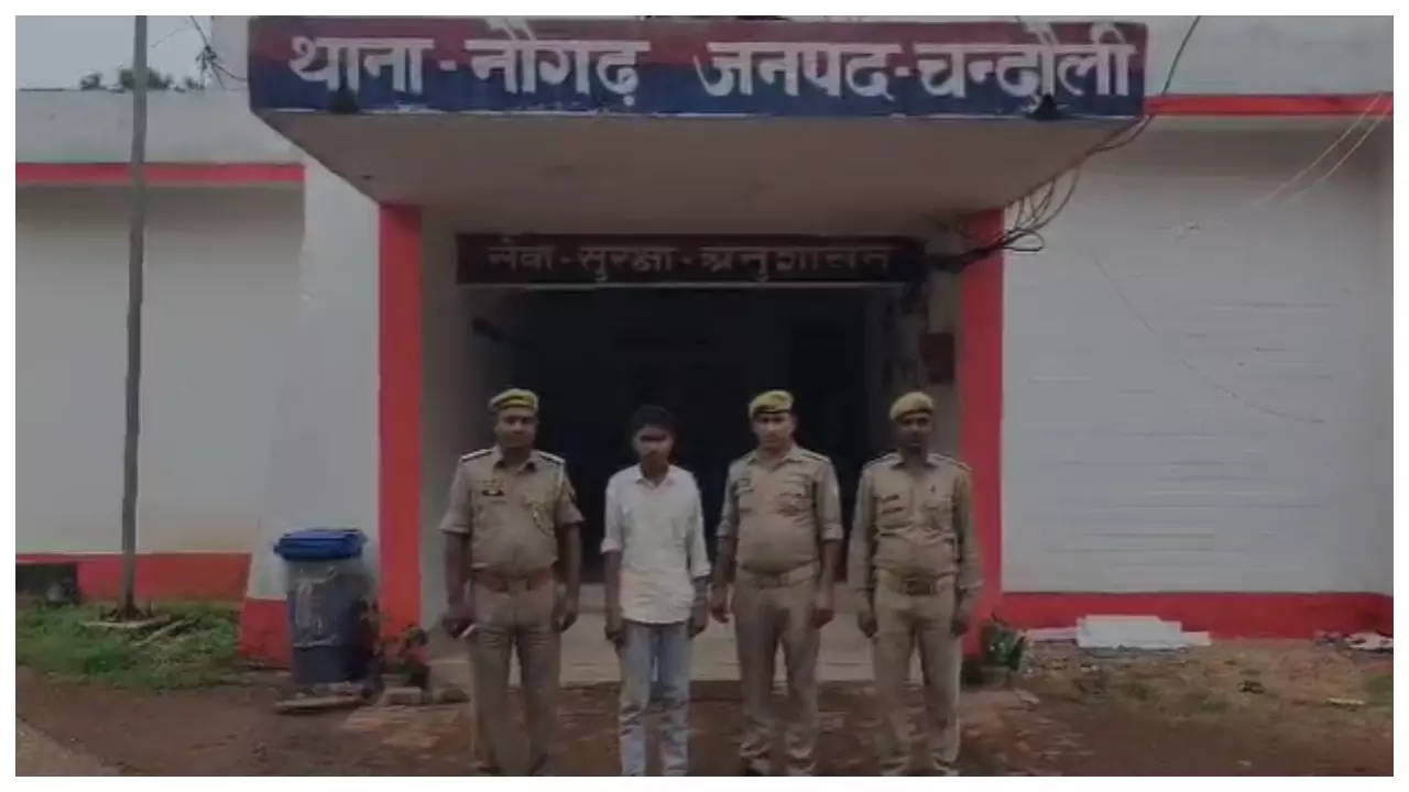 Chandauli News: नौगढ़ पुलिस की बड़ी कार्रवाई — गोवंश तस्करी करते युवक गिरफ्तार, 5 गोवंश जीवित बरामद