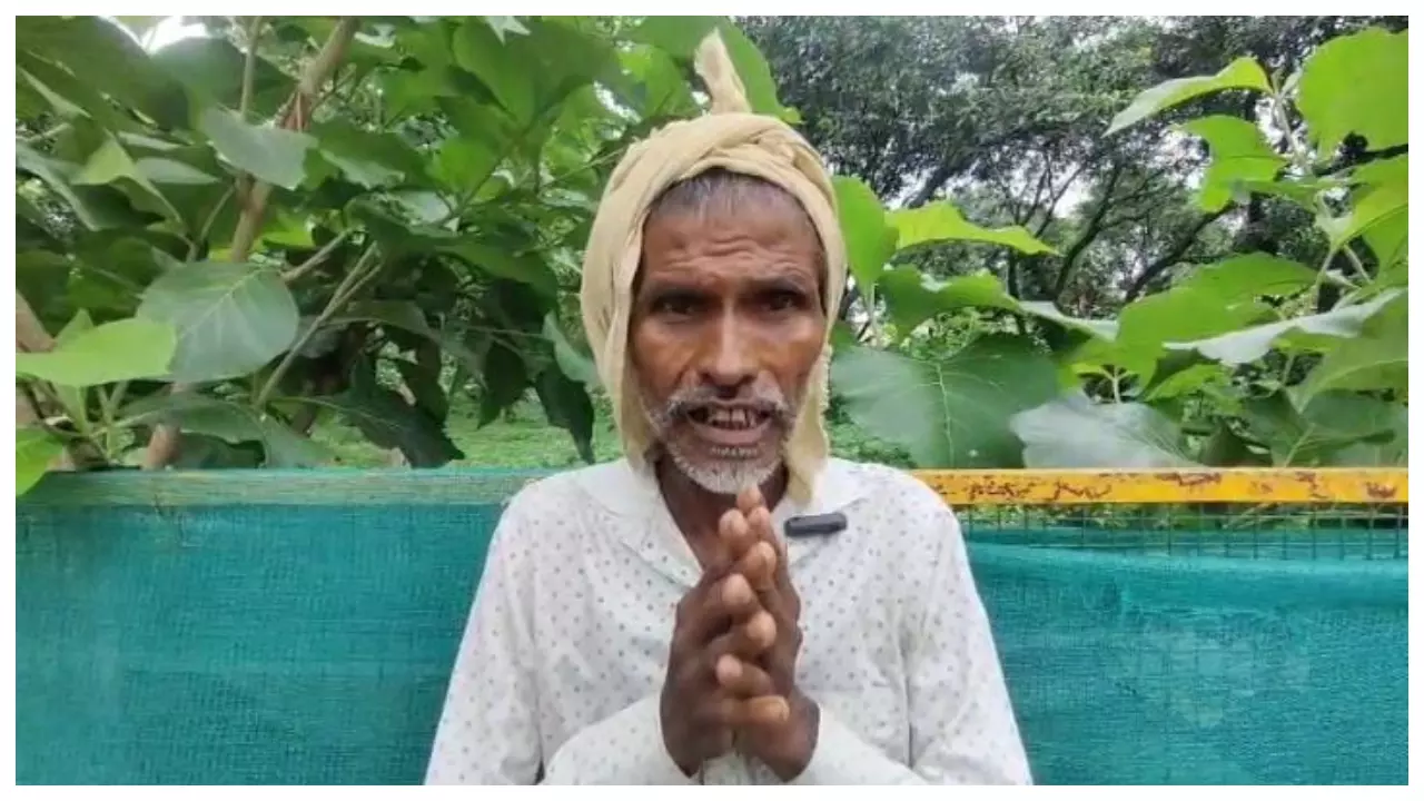 Gonda News : प्रधान के देवर पर धोखाधड़ी कर तीन हजार रुपये निकालने का गंभीर आरोप