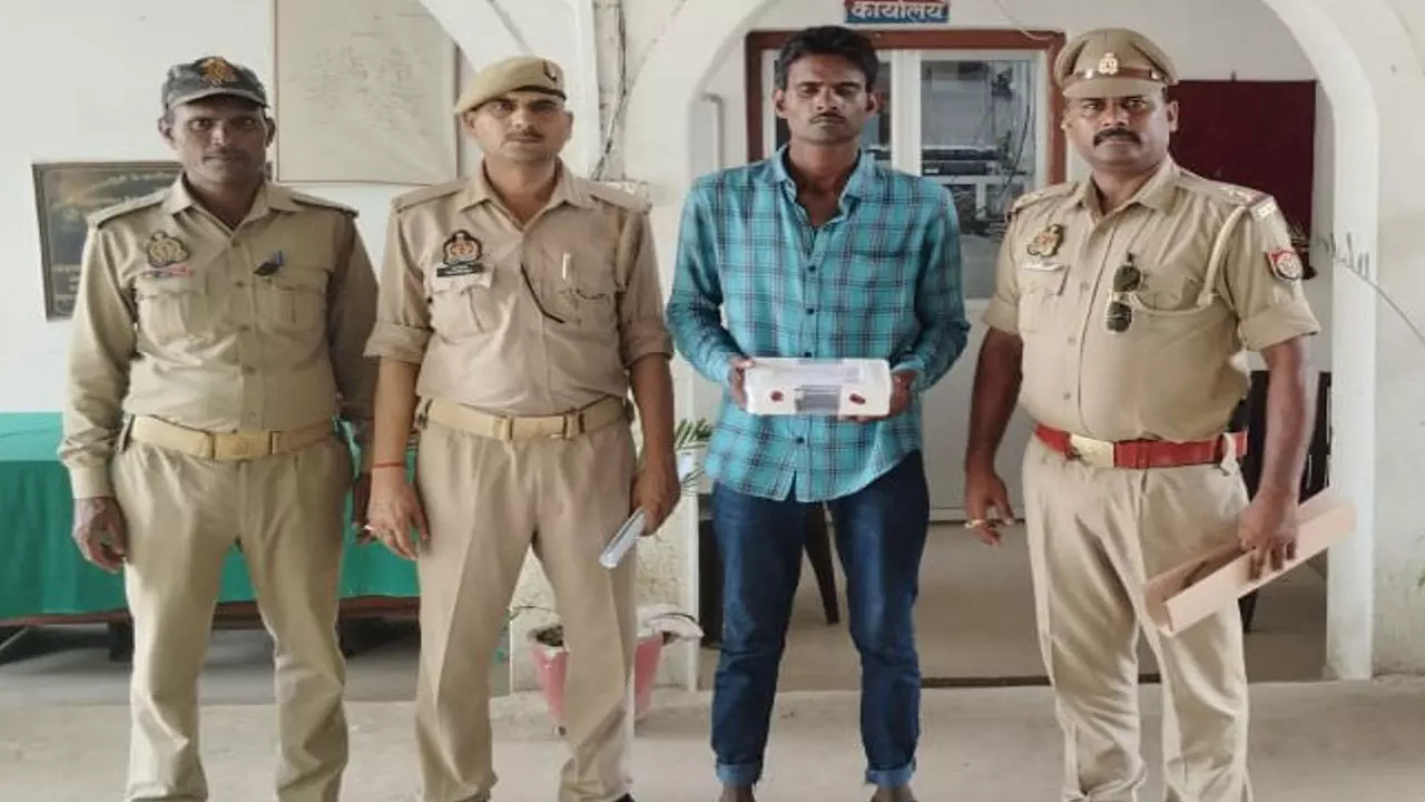 Chandauli News: चंदौली पुलिस की बड़ी कामयाबी: देसी तमंचा और कारतूस के साथ युवक गिरफ्तार