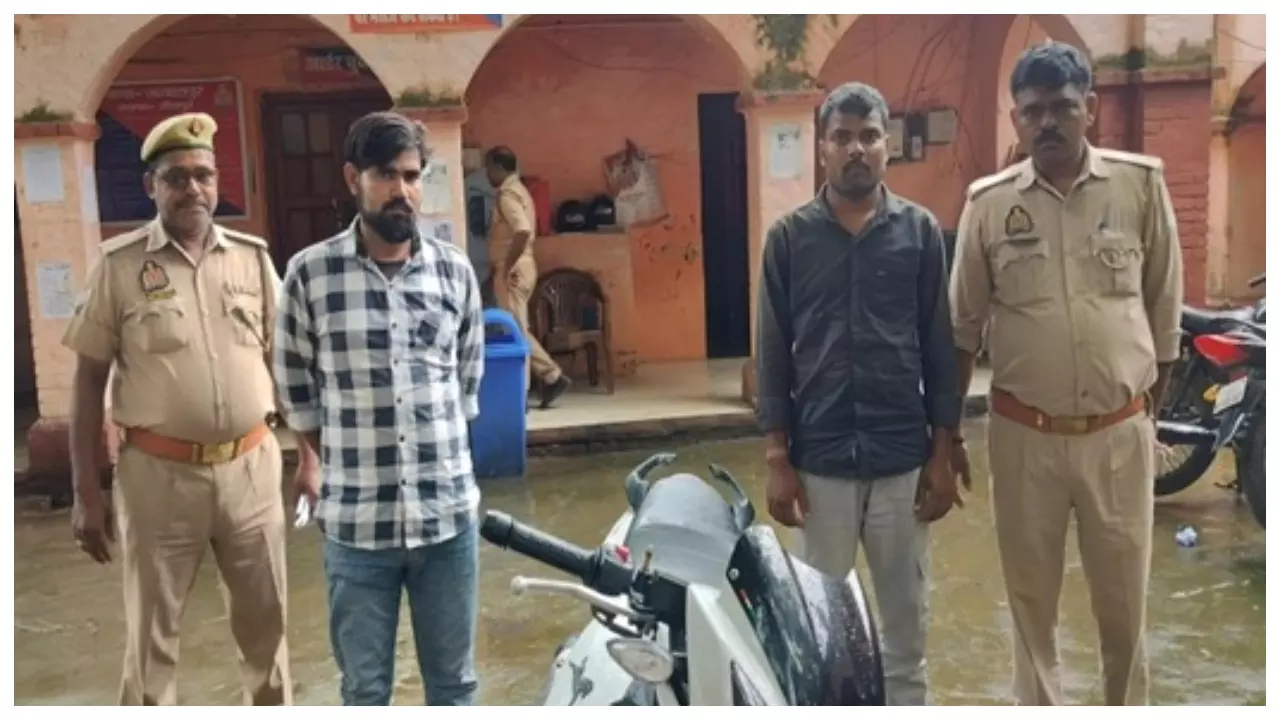 Jaunpur News: आत्महत्या के लिए उकसाने की आरोपी महिला सहित हत्या के दो वांछित अभियुक्त गिरफ्तार