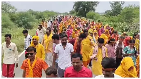 Jalaun News: जनभागीदारी से पुनर्जीवित नून नदी से निकाली गई कांवड़ यात्रा, उमड़ा आस्था का जनसैलाब