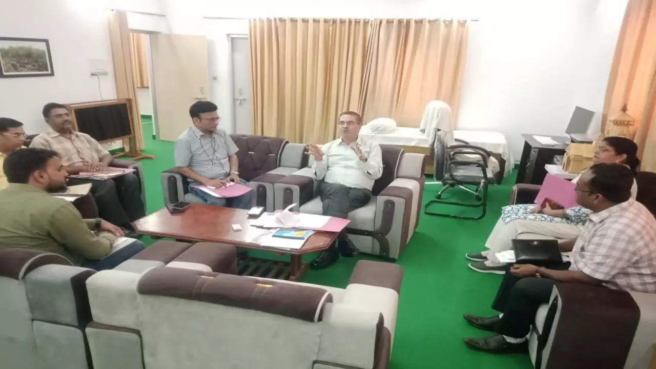 Sonbhadra News: दुद्धी और बभनी में निर्मित किए जाएंगे वन स्टाफ सेंटर, डीएम ने दिया स्थल चिन्हांकन का निर्देश