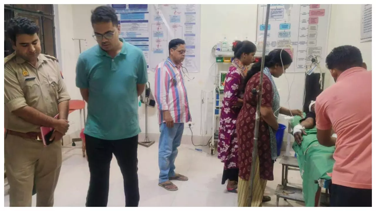 Jhansi News: झांसी के अमरा गांव में डंपर ने बाइक सवारों को रौंदा: एक की मौत, दूसरा घायल Jhansi News: झांसी के अमरा गांव में डंपर ने बाइक सवारों को रौंदा: एक की मौत, दूसरा घायल