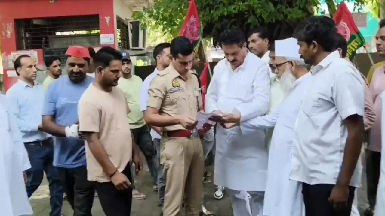 Sambhal News: सम्भल में सपा नेता फिरोज़ खाँ को नजरबंद किया गया, 14 सूत्रीय मांगों का ज्ञापन सौंपा